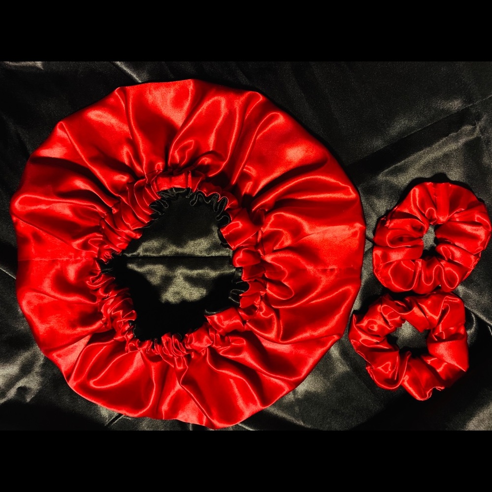 Black & Red Reversible Bonnet